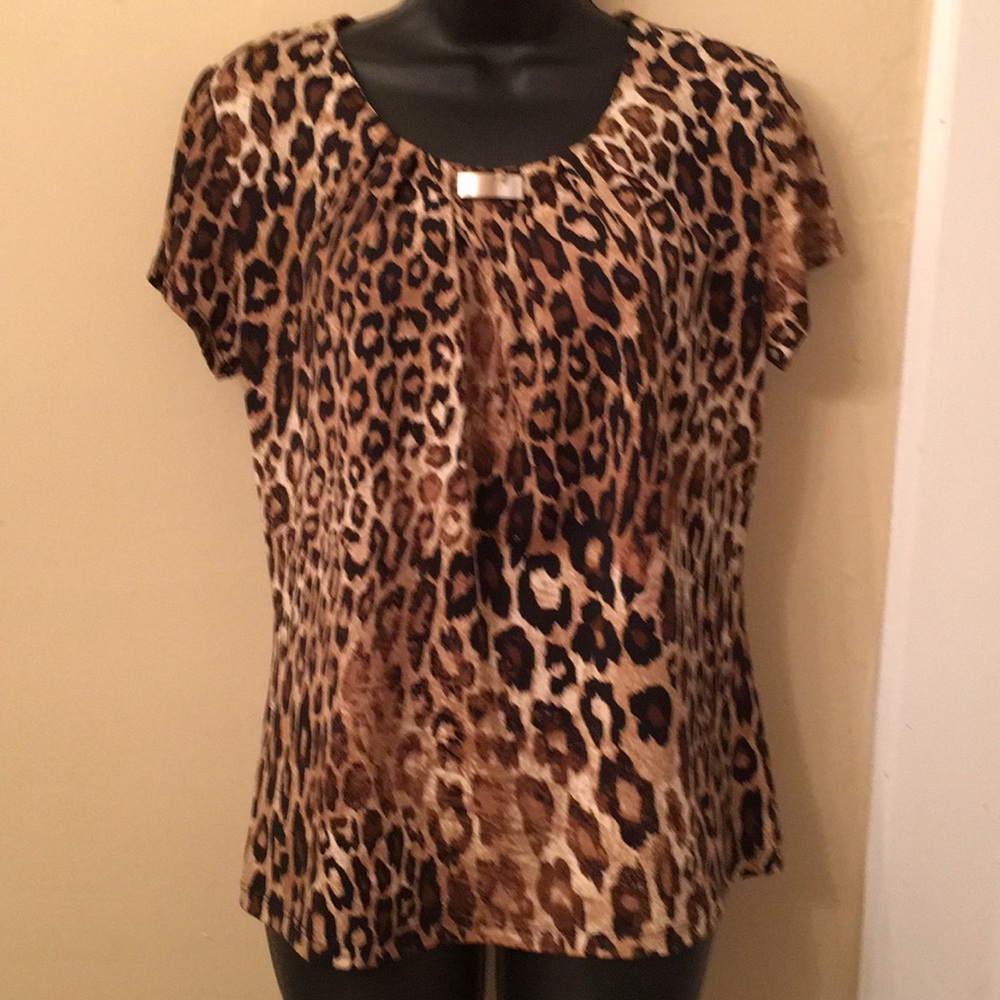 Beautiful Leopard Print Top!!! Size: Small